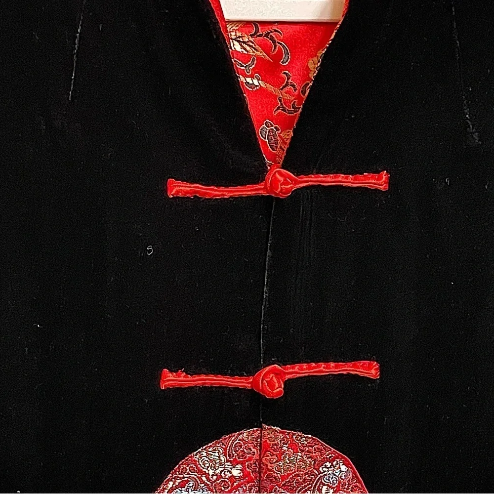 Beautiful Reversible Black Velvet to Red Asian Print Jacket Luxe Look Size M/L